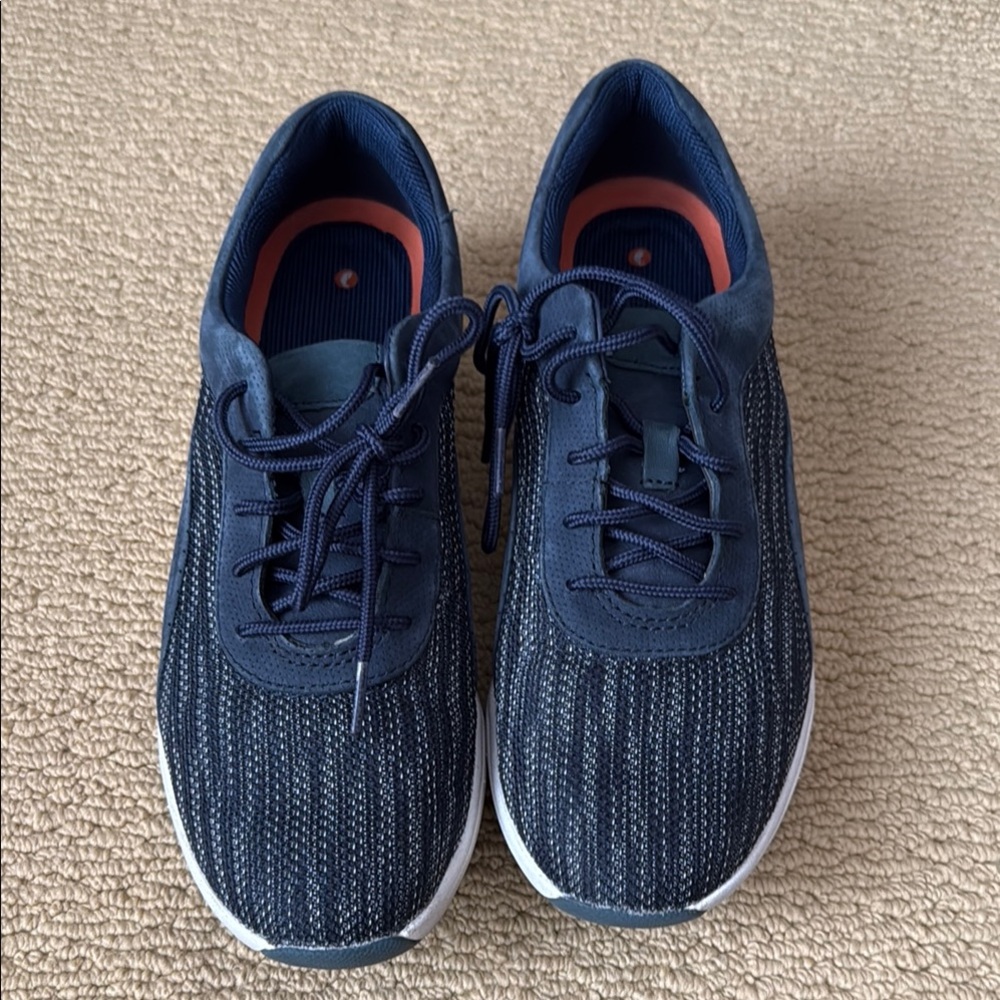 Clarks Blue and White Athletic Type Shoes Lightweight Design